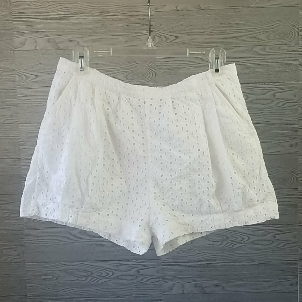 H&M // conscious collection white eyelet shorts - Picture 2 of 16
